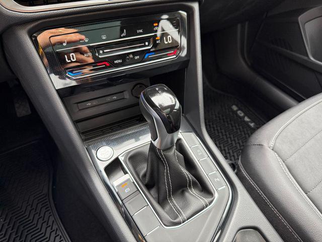 2026 Volkswagen Taos SE Black