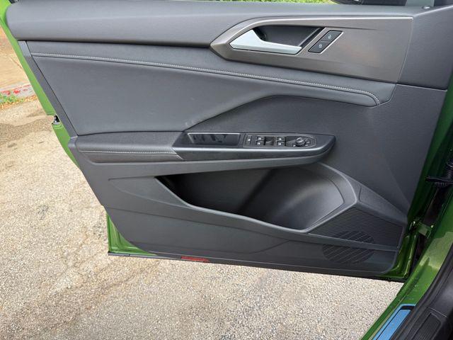 2026 Volkswagen Taos SE Black