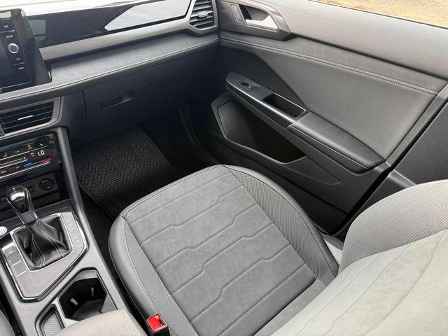 2026 Volkswagen Taos SE Black