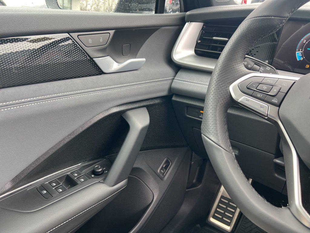 2026 Volkswagen Tiguan SE R-LINE BLACK - Photo 19