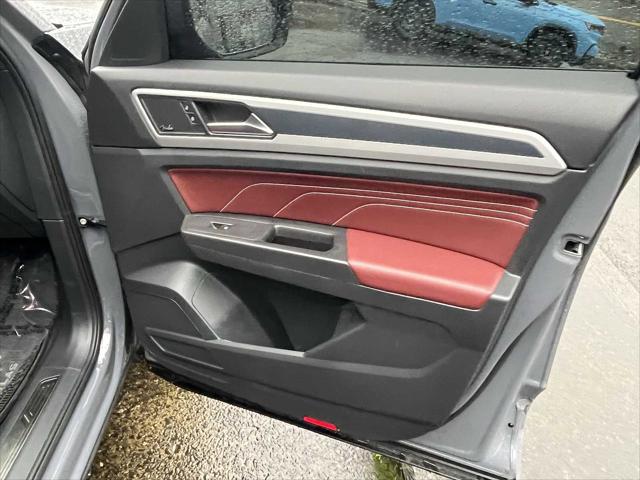 2023 Volkswagen Atlas Cross Sport 3.6L V6 SEL Premium R-Line