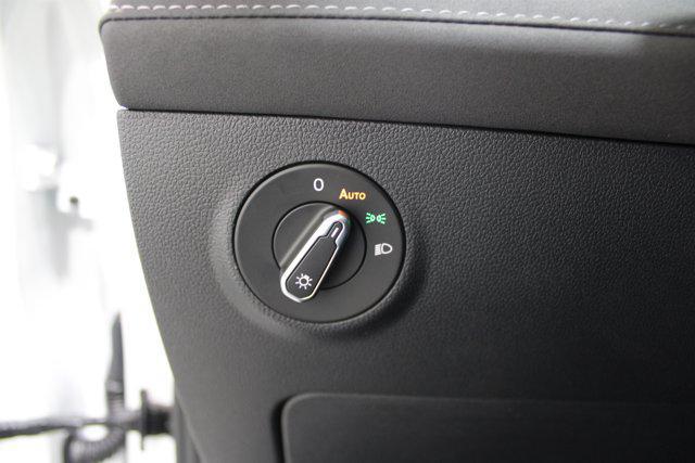2026 Volkswagen Taos SE Black