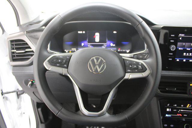 2026 Volkswagen Taos SE Black