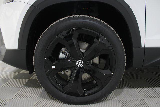 2026 Volkswagen Taos SE Black