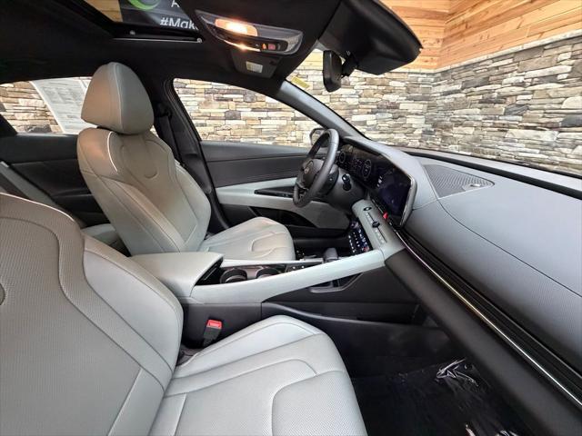 2025 Hyundai Elantra Hybrid Limited