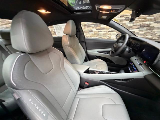 2025 Hyundai Elantra Hybrid Limited