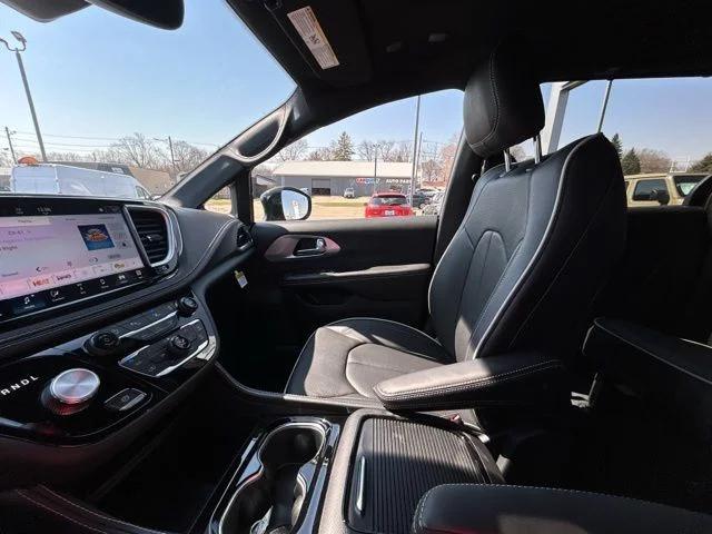 2026 Chrysler Pacifica Limited AWD
