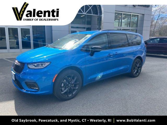 2026 Chrysler Pacifica Select AWD for sale in Mystic, CT