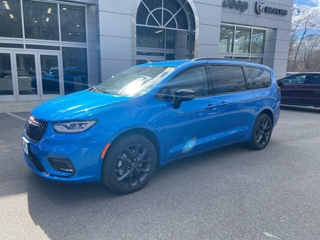 2026 Chrysler Pacifica Select AWD