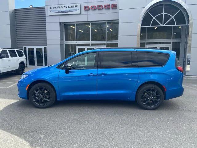 2026 Chrysler Pacifica Select AWD