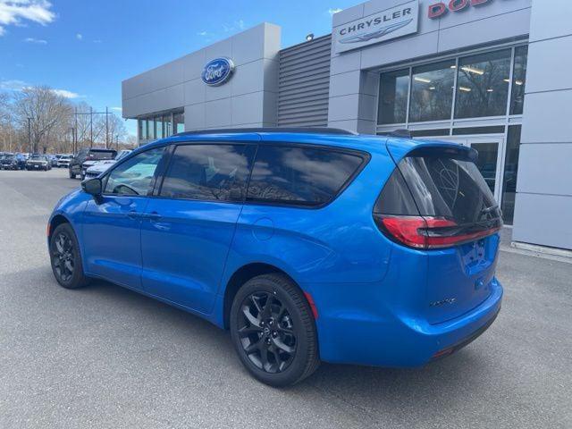 2026 Chrysler Pacifica Select AWD