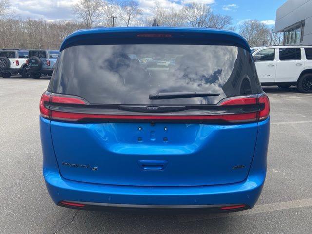 2026 Chrysler Pacifica Select AWD