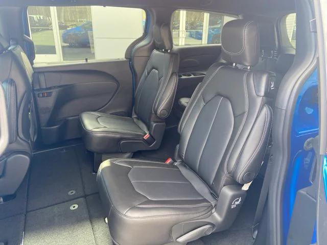 2026 Chrysler Pacifica Select AWD
