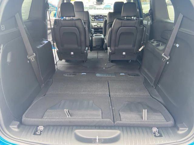 2026 Chrysler Pacifica Select AWD