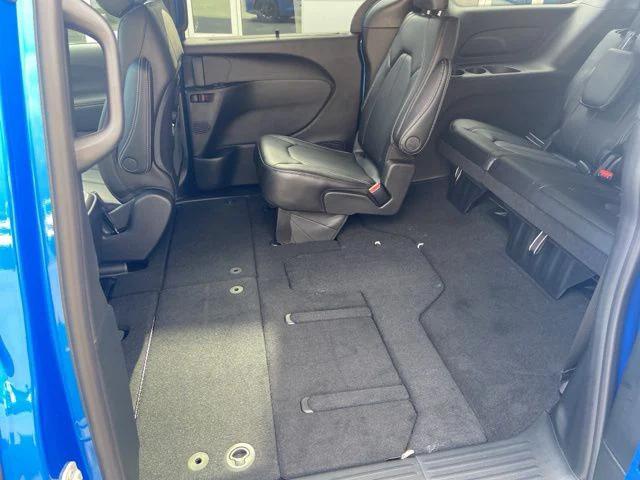 2026 Chrysler Pacifica Select AWD
