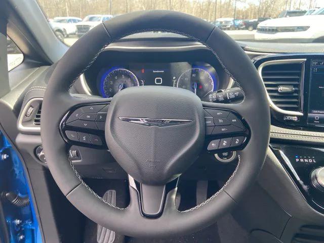 2026 Chrysler Pacifica Select AWD