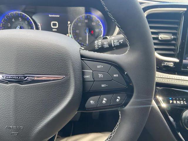 2026 Chrysler Pacifica Select AWD