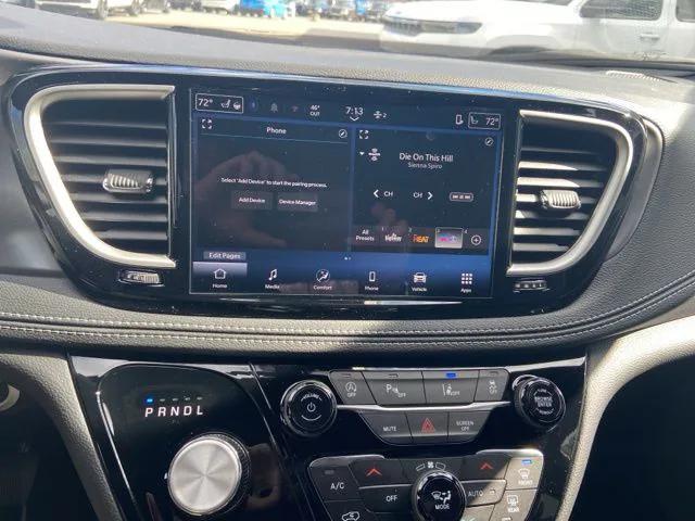2026 Chrysler Pacifica Select AWD