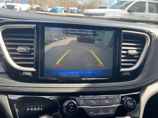 2026 Chrysler Pacifica Select AWD
