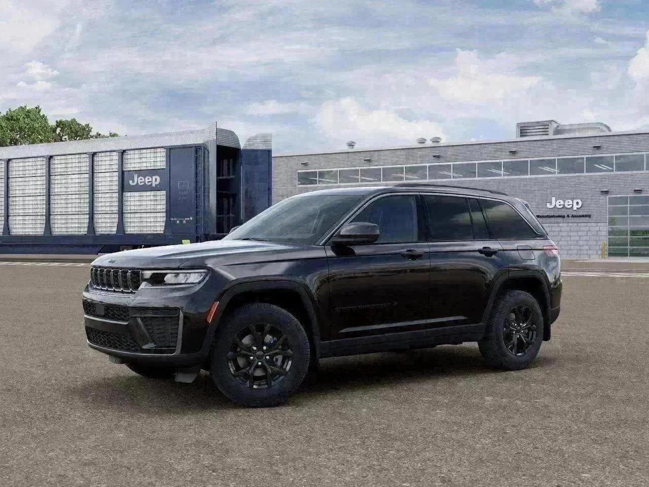 New 2026 Diamond Black Crystal Pearl-Coat Exterior Paint Jeep Laredo Altitude image 2