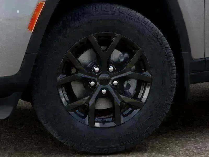New 2026 Silver Zynith Exterior Paint Jeep Laredo Altitude image 8