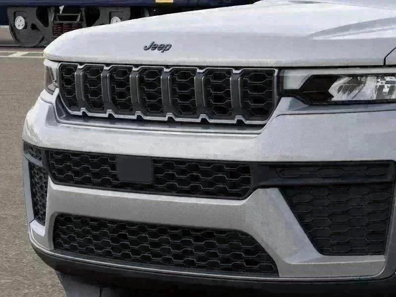 New 2026 Silver Zynith Exterior Paint Jeep Laredo Altitude image 11