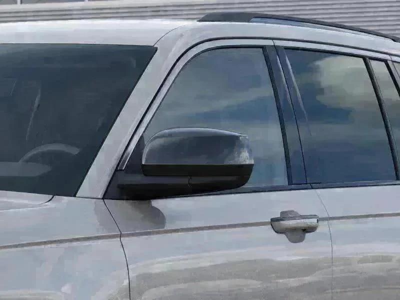 New 2026 Silver Zynith Exterior Paint Jeep Laredo Altitude image 12