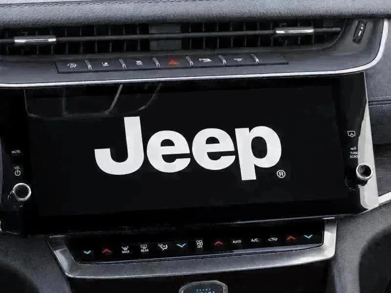 New 2026 Silver Zynith Exterior Paint Jeep Laredo Altitude image 18