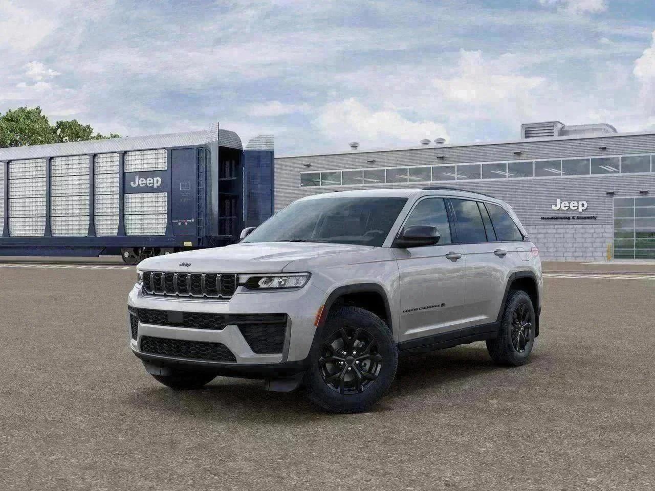 New 2026 Silver Zynith Exterior Paint Jeep Laredo Altitude image 27