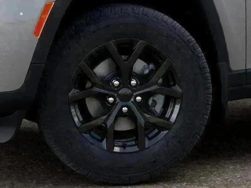 New 2026 Silver Zynith Exterior Paint Jeep Laredo Altitude image 34