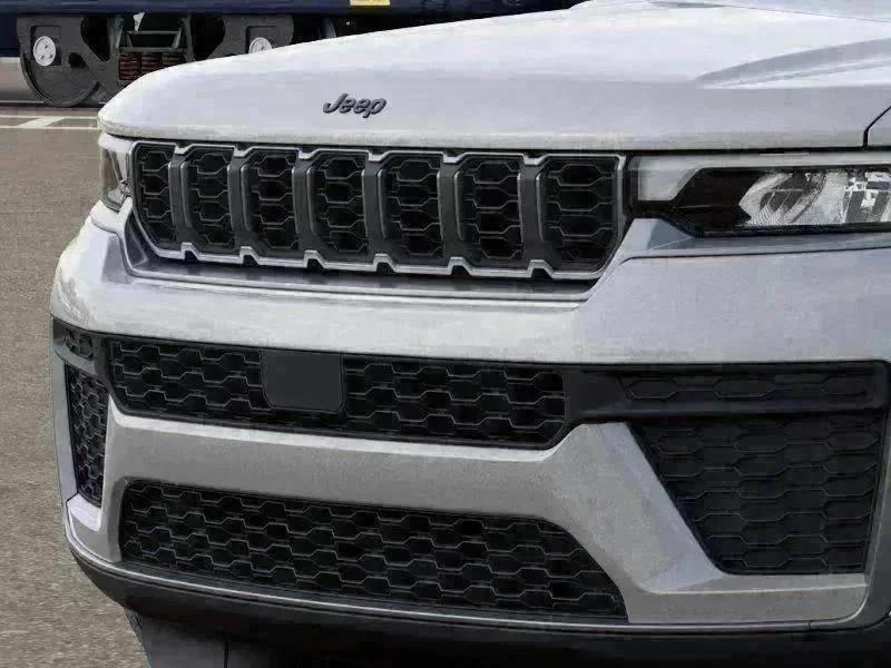 New 2026 Silver Zynith Exterior Paint Jeep Laredo Altitude image 37