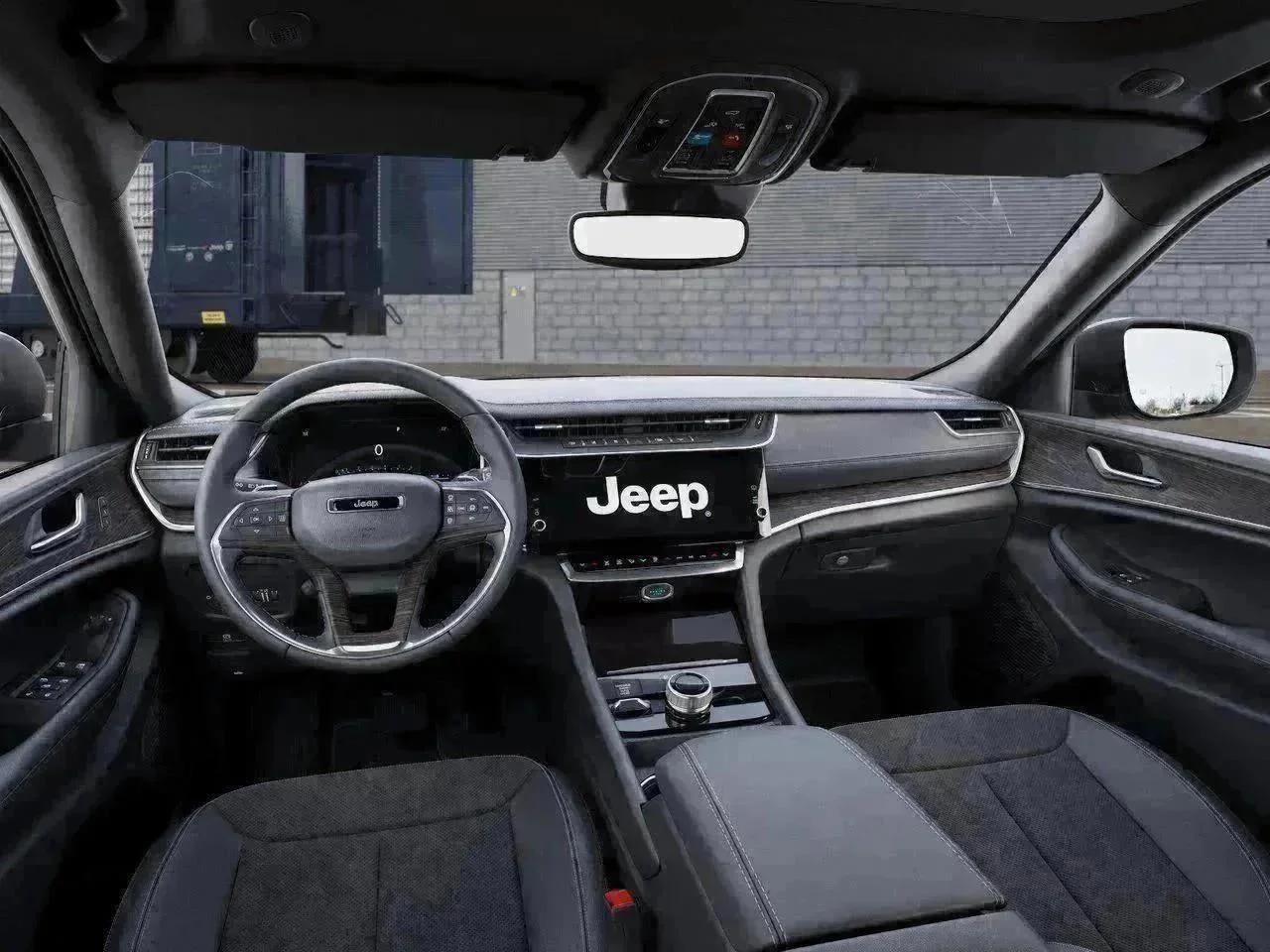 New 2026 Silver Zynith Exterior Paint Jeep Laredo Altitude image 40