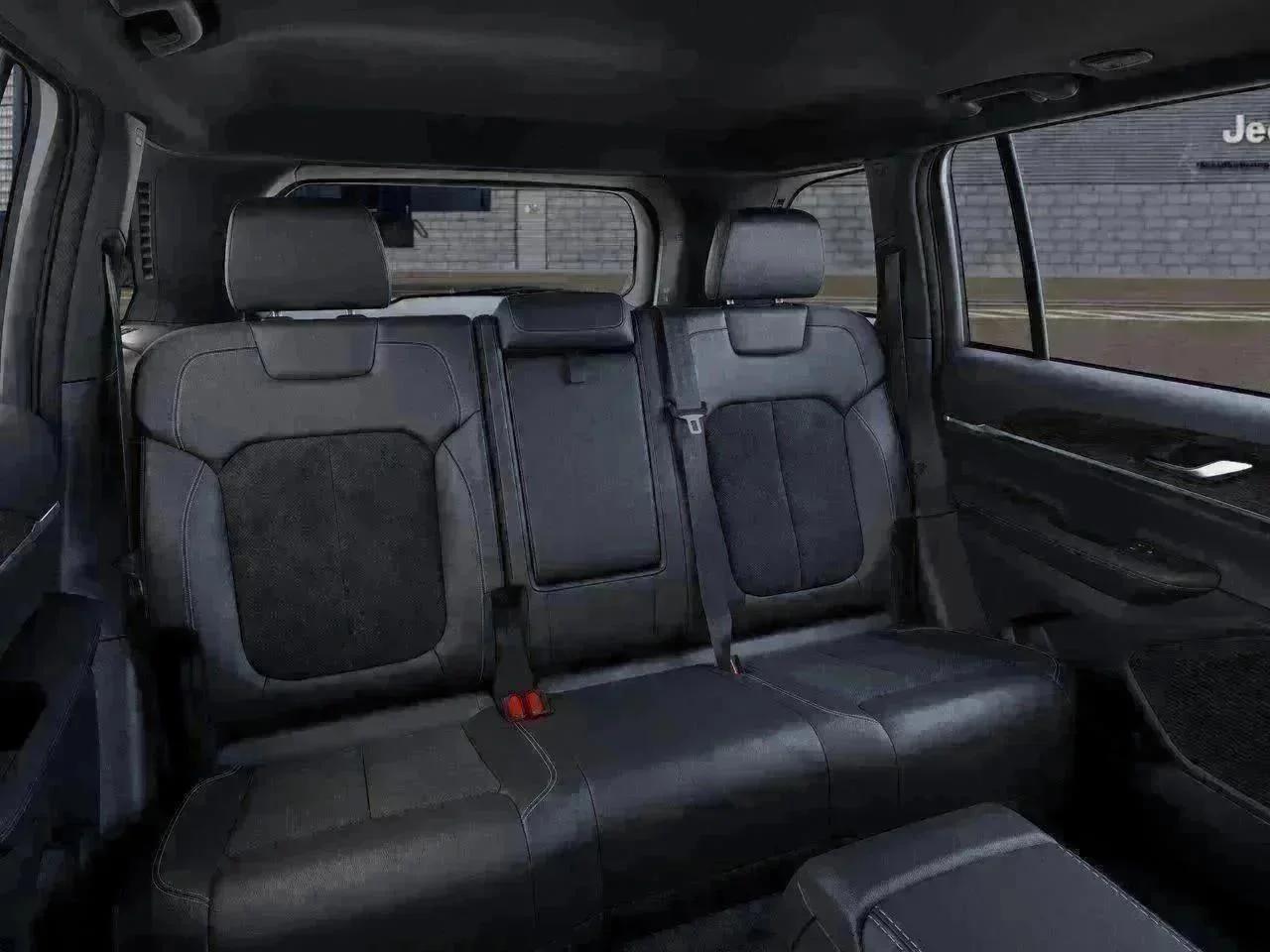 New 2026 Silver Zynith Exterior Paint Jeep Laredo Altitude image 41