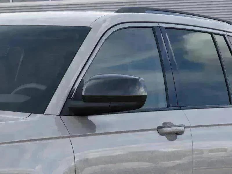 New 2026 Silver Zynith Exterior Paint Jeep Laredo Altitude image 12