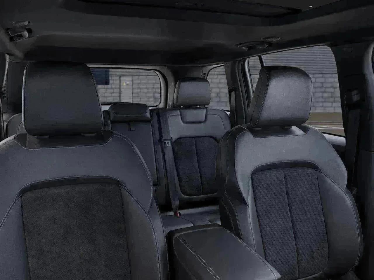 New 2026 Silver Zynith Exterior Paint Jeep Laredo Altitude image 26