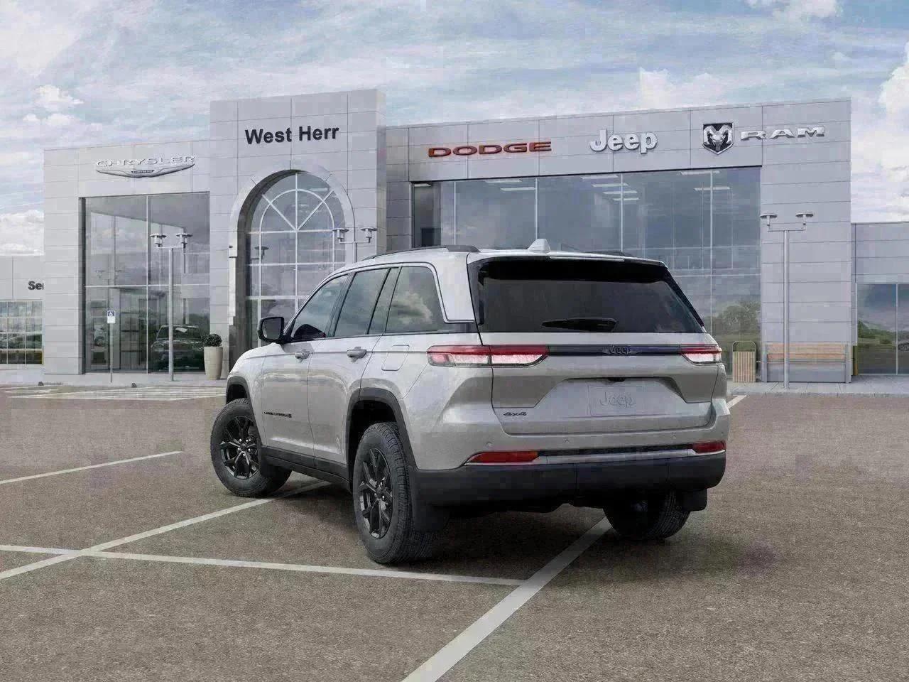 New 2026 Silver Zynith Exterior Paint Jeep Laredo Altitude image 29