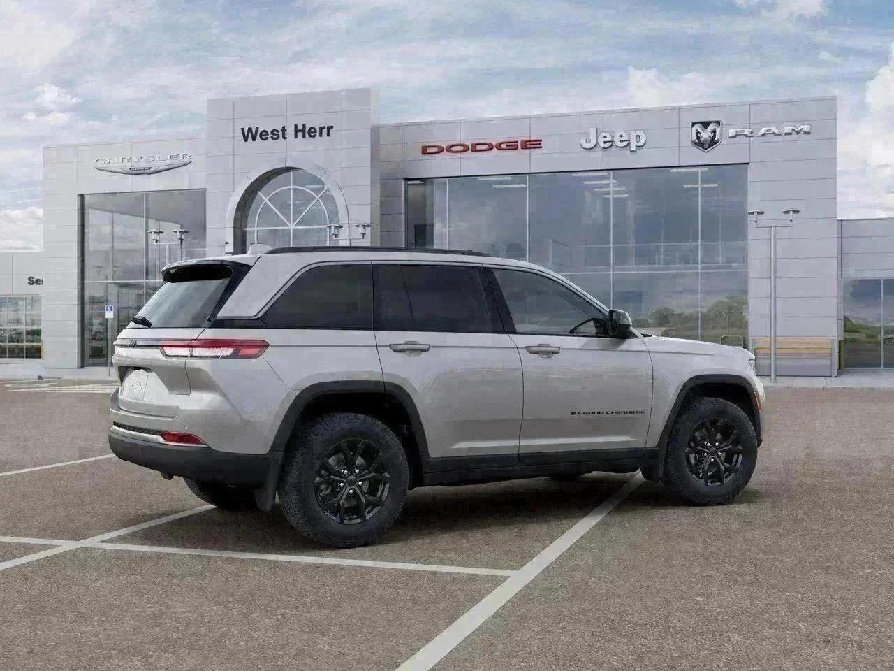 New 2026 Silver Zynith Exterior Paint Jeep Laredo Altitude image 30