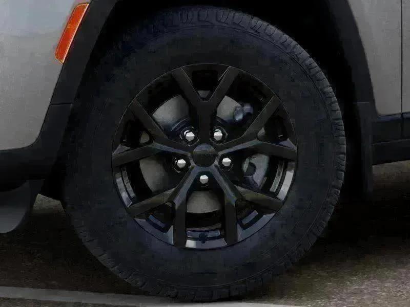 New 2026 Silver Zynith Exterior Paint Jeep Laredo Altitude image 34