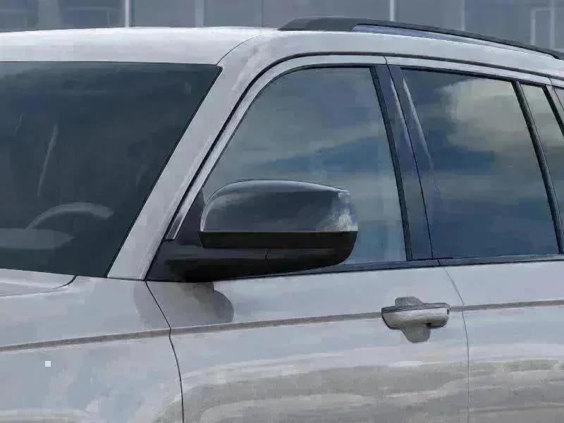 New 2026 Silver Zynith Exterior Paint Jeep Laredo Altitude image 38