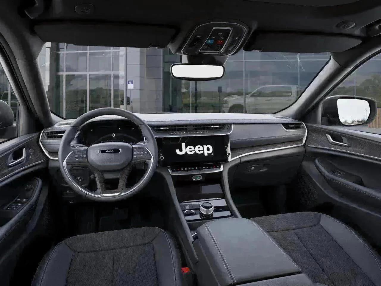 New 2026 Silver Zynith Exterior Paint Jeep Laredo Altitude image 40