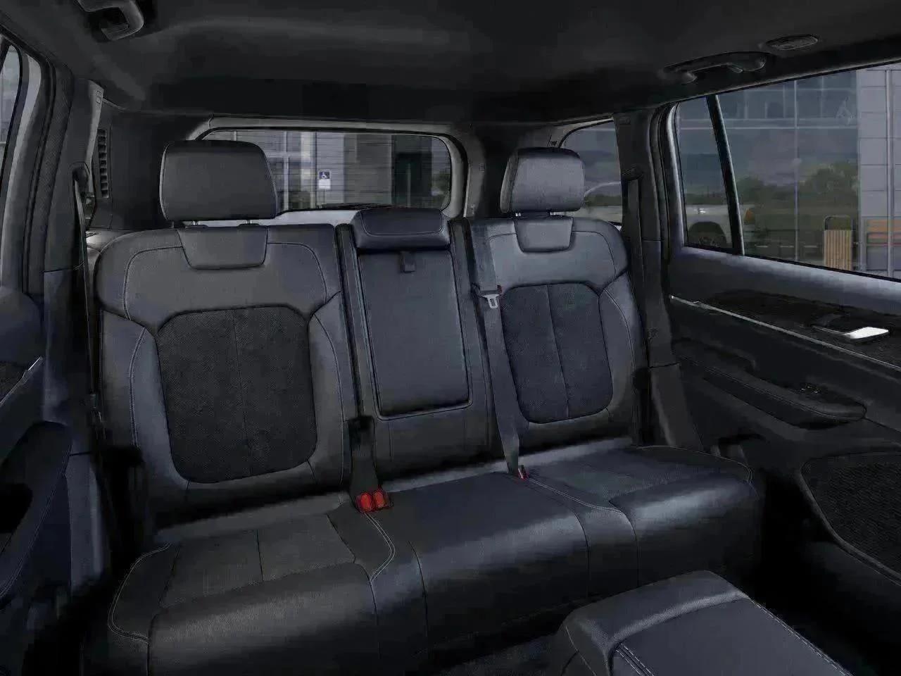 New 2026 Silver Zynith Exterior Paint Jeep Laredo Altitude image 41