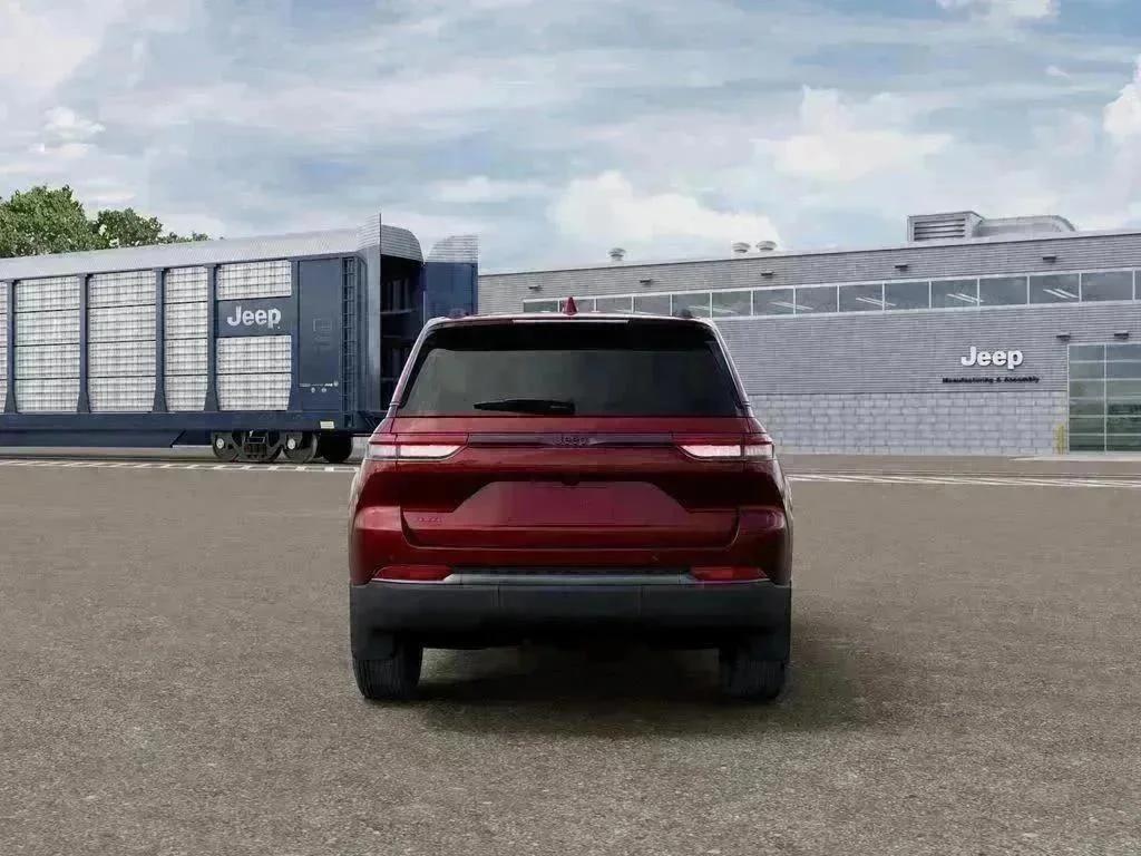 New 2026 Velvet Red Pearl-Coat Exterior Paint Jeep Laredo Altitude image 7