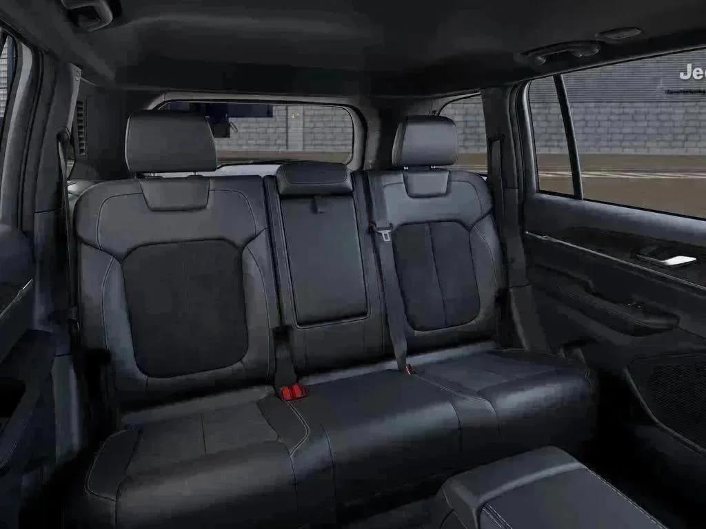 New 2026 Velvet Red Pearl-Coat Exterior Paint Jeep Laredo Altitude image 15