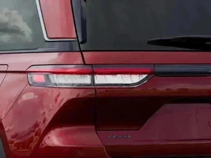 New 2026 Velvet Red Pearl-Coat Exterior Paint Jeep Laredo Altitude image 35