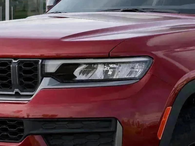 New 2026 Velvet Red Pearl-Coat Exterior Paint Jeep Laredo Altitude image 36