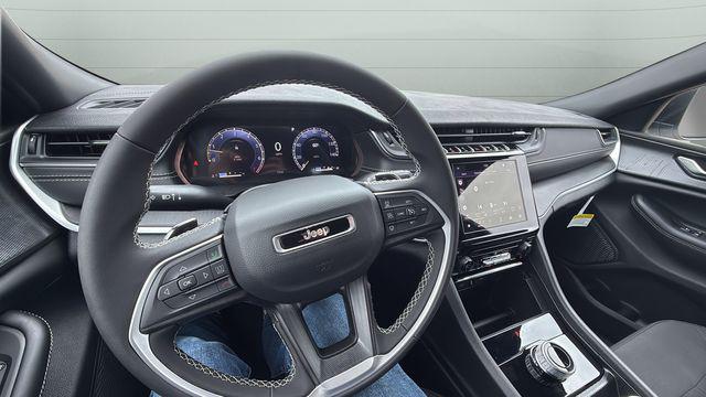 2026 Jeep Grand Cherokee Laredo 4x2