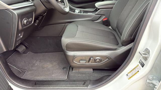 2026 Jeep Grand Cherokee Laredo 4x2