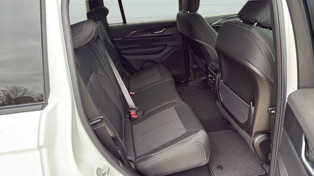 2026 Jeep Grand Cherokee Laredo 4x2
