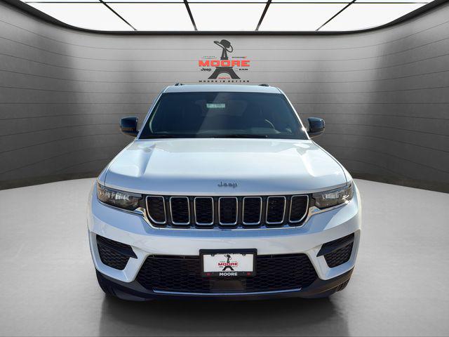2026 Jeep Grand Cherokee Laredo 4x2