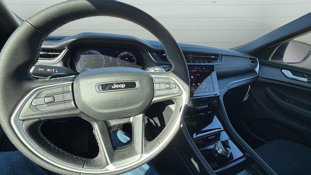 2026 Jeep Grand Cherokee Laredo 4x2